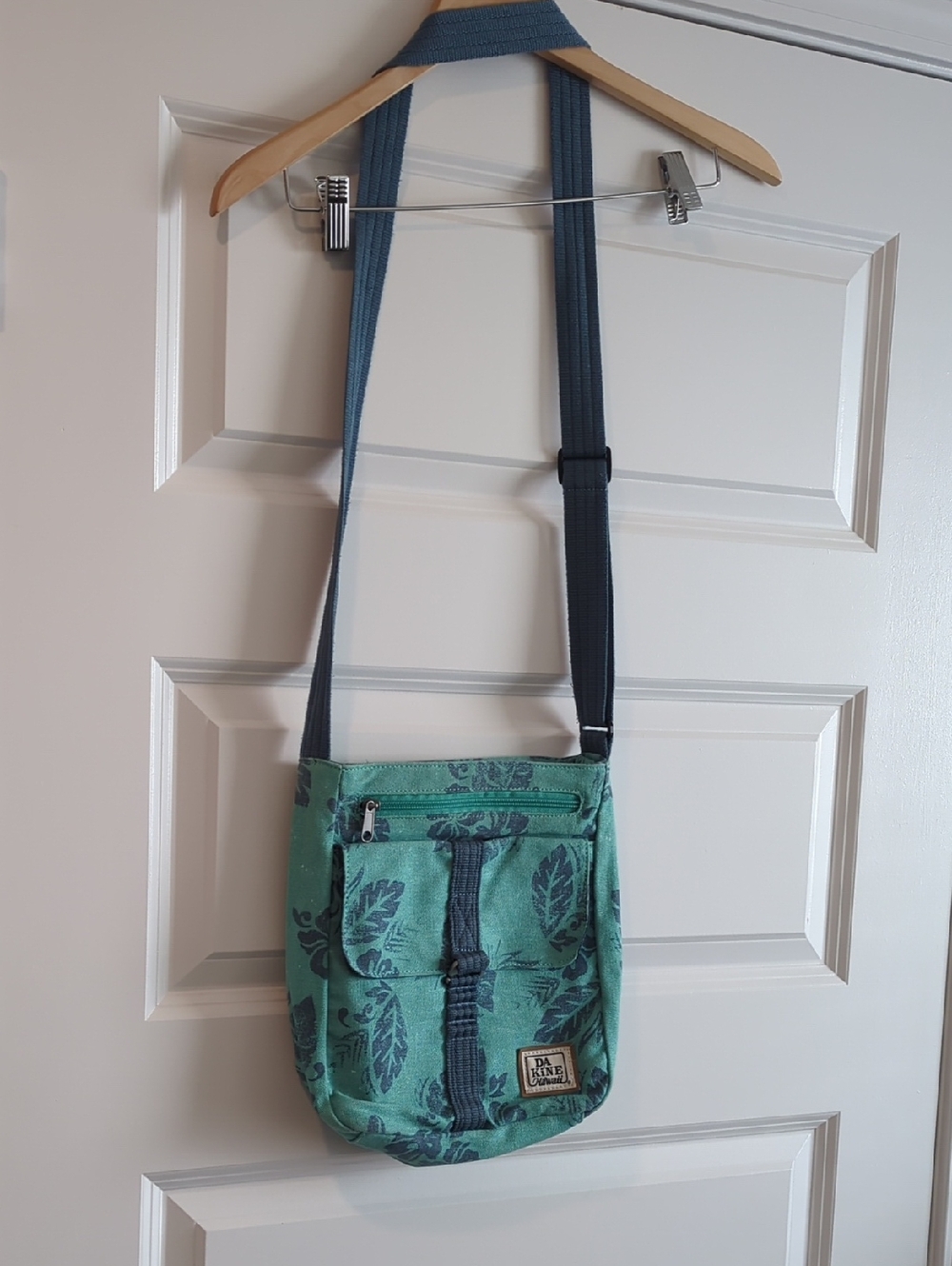 Dakine Teal Green Leaf Print Crossbody Bag with Navy Strap